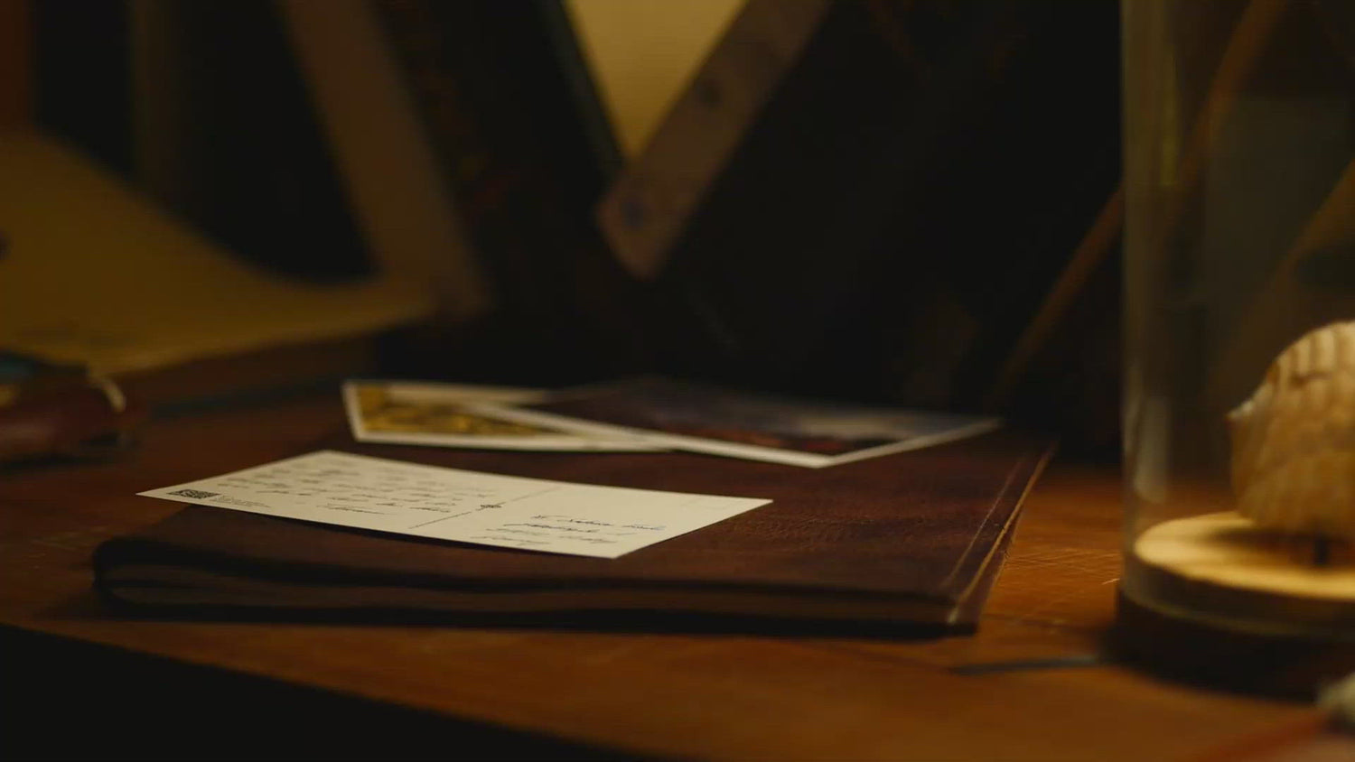 Produktvideo, das den Füllfederhalter Eld aus Esche im Detail - mit und ohne Kappe - vorstellt.