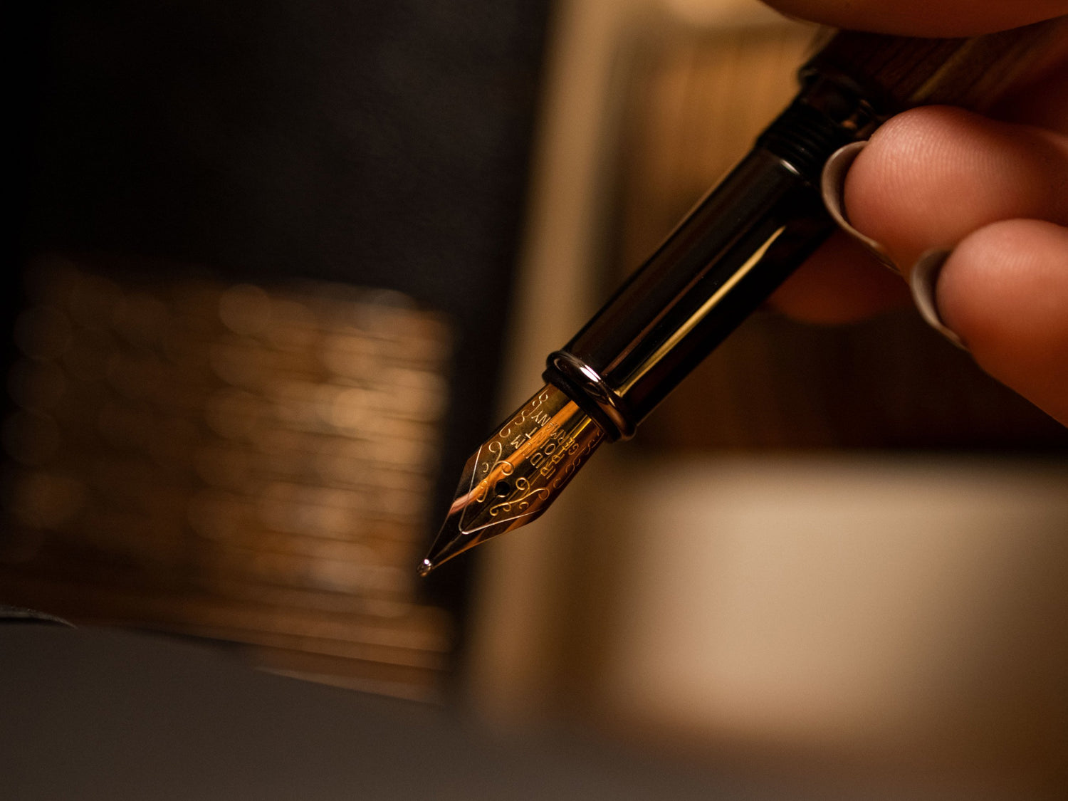 Era Füllfederhalter Mahagoni Detailaufnahme Federspitze