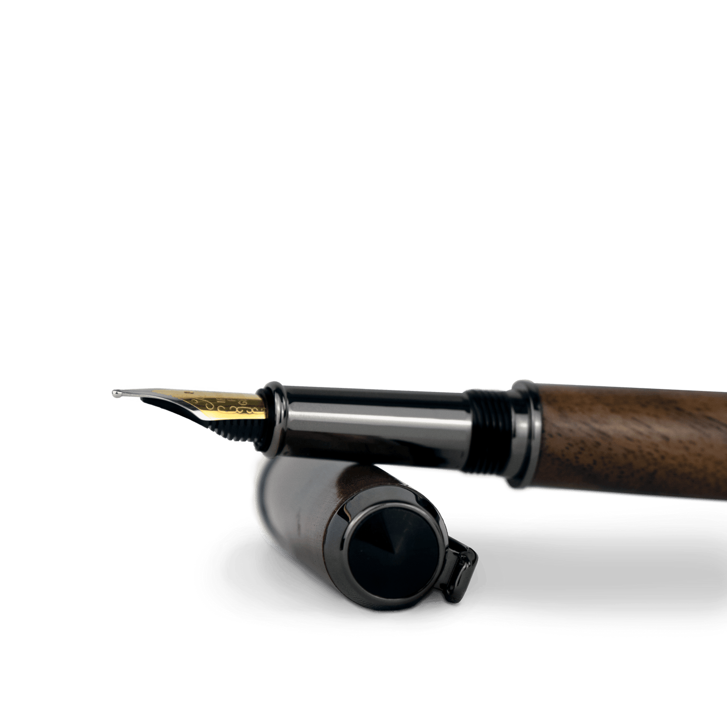 Welsh Füllfederhalter Walnussholz - liegend auf Verschlusskappe